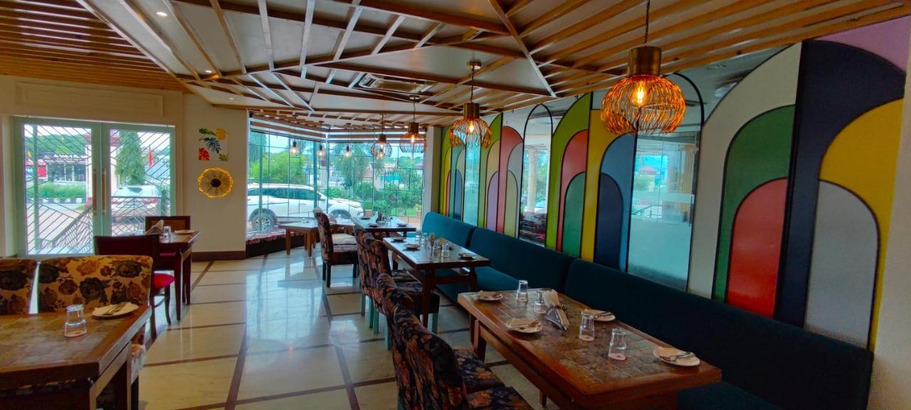 Hotel Padmini Palace Rani Pokhri Экстерьер фото