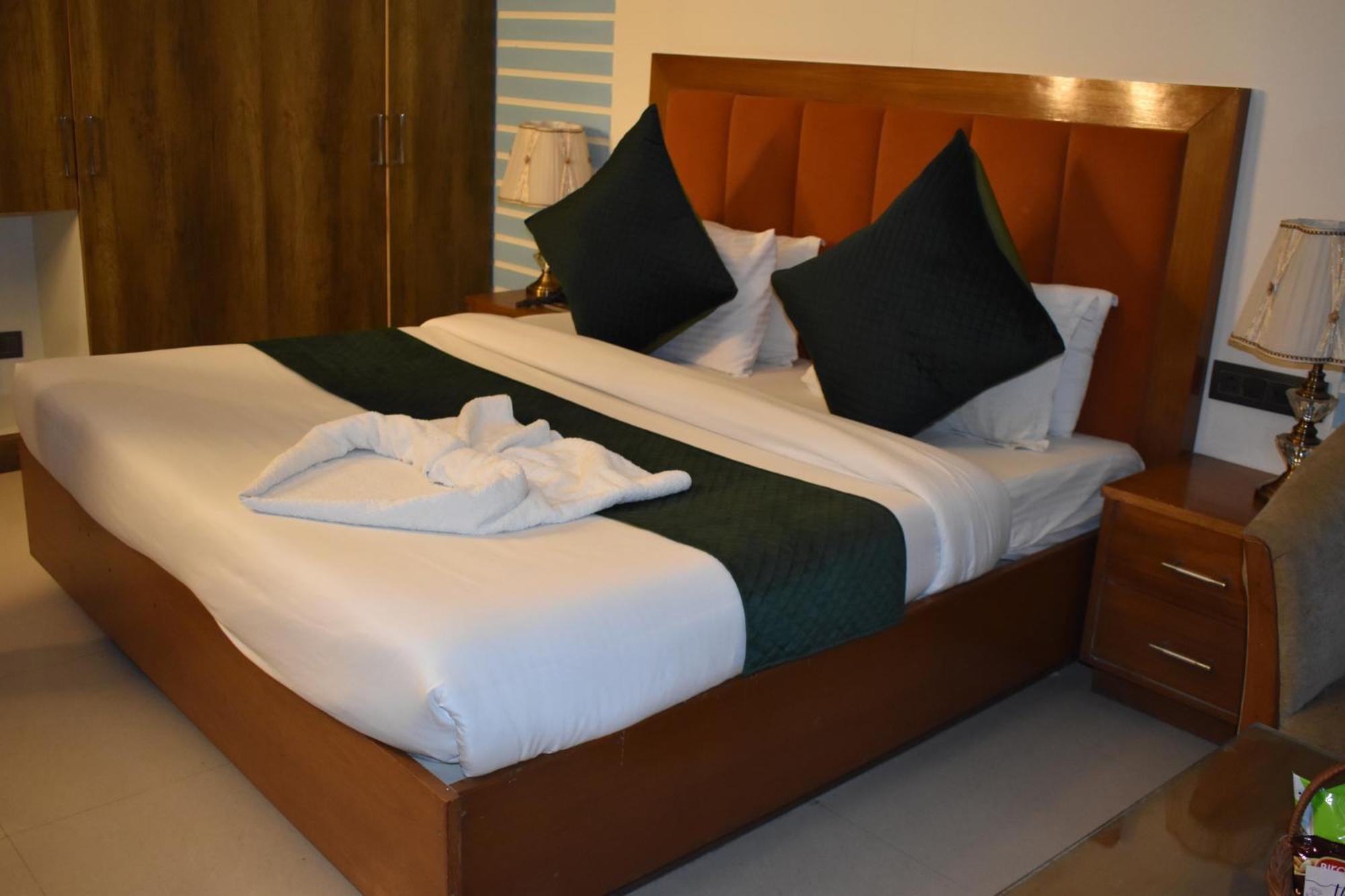 Hotel Padmini Palace Rani Pokhri Экстерьер фото
