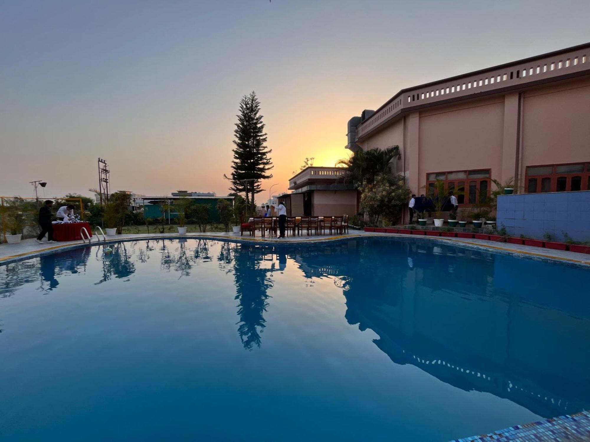 Hotel Padmini Palace Rani Pokhri Экстерьер фото